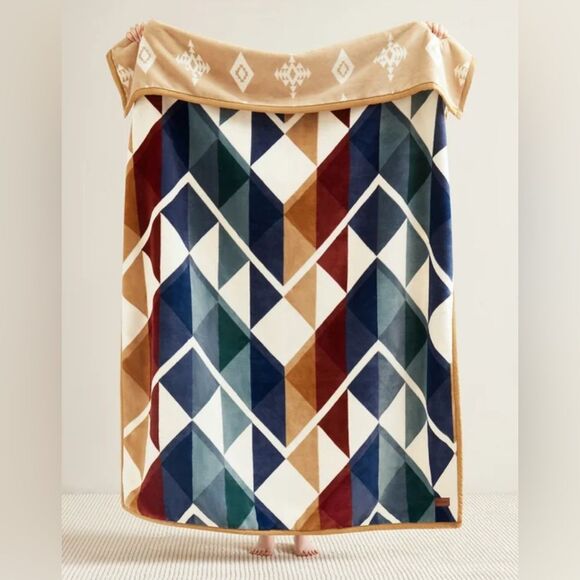 Brand New! Pendleton Reversible Plush Throw-Serrado - Picture 2 of 5